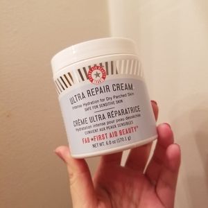 🏥 New First Aid Beauty Ultra Repair Cream